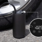 MOJIETU空気入れで空気圧を測定している写真