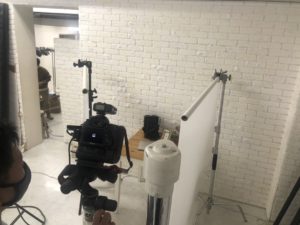 商品の写真撮影をしている様子