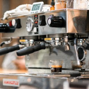【コーヒーQ&A】コーヒーメーカーとエスプレッソマシンの違いとは?