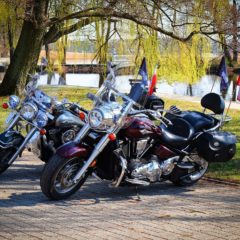 大型のオートバイクタイヤの空気管理