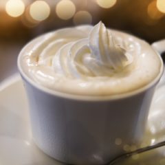 お肉ではない！ウインナーコーヒーとはどんな飲み物？