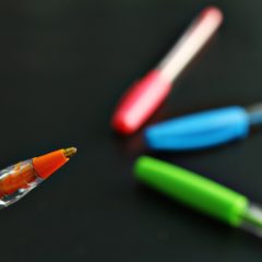 子供が壁にボールペンで落書きして汚れてしまった！いい落とし方はある？