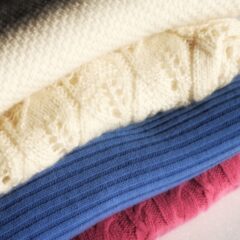 セーターやニットなどの正しい収納・保管方法とは？ポイントも解説！