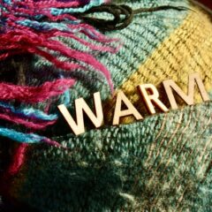 寒い季節の必需品！洗濯機でマフラーを洗う方法！