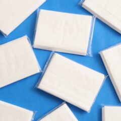 ティッシュをうっかり洗濯して衣類に付着…その時の対処法は？